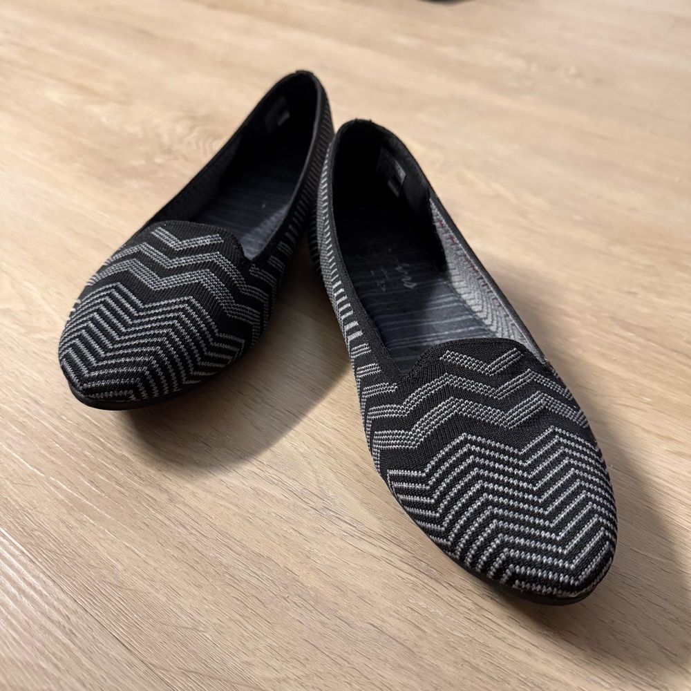 Skechers Stretch Knit Black Ballet Flats - Size 9.5